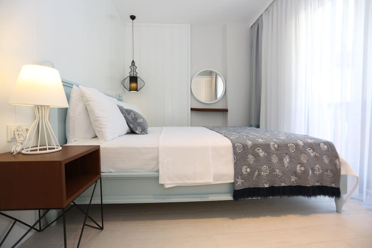 Premium bedding, Select Comfort beds, in-room safe, desk