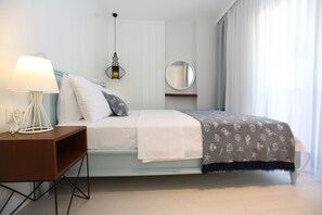 高級寢具、Select Comfort 床墊、房內夾萬、書桌