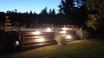 2 piscine all'aperto, ombrelloni da piscina, lettini