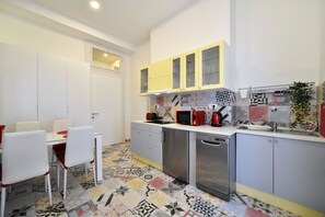Favourite Apartment with Balcony | Private kitchen | Microwave, stovetop, dishwasher - Favourite Apartments (Zagreb)