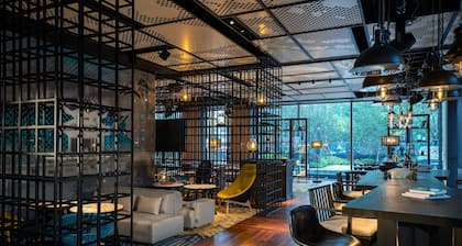 Renaissance Hangzhou Northeast Hotel