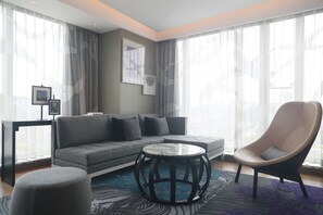 Club Suite, 1 King Bed, City View