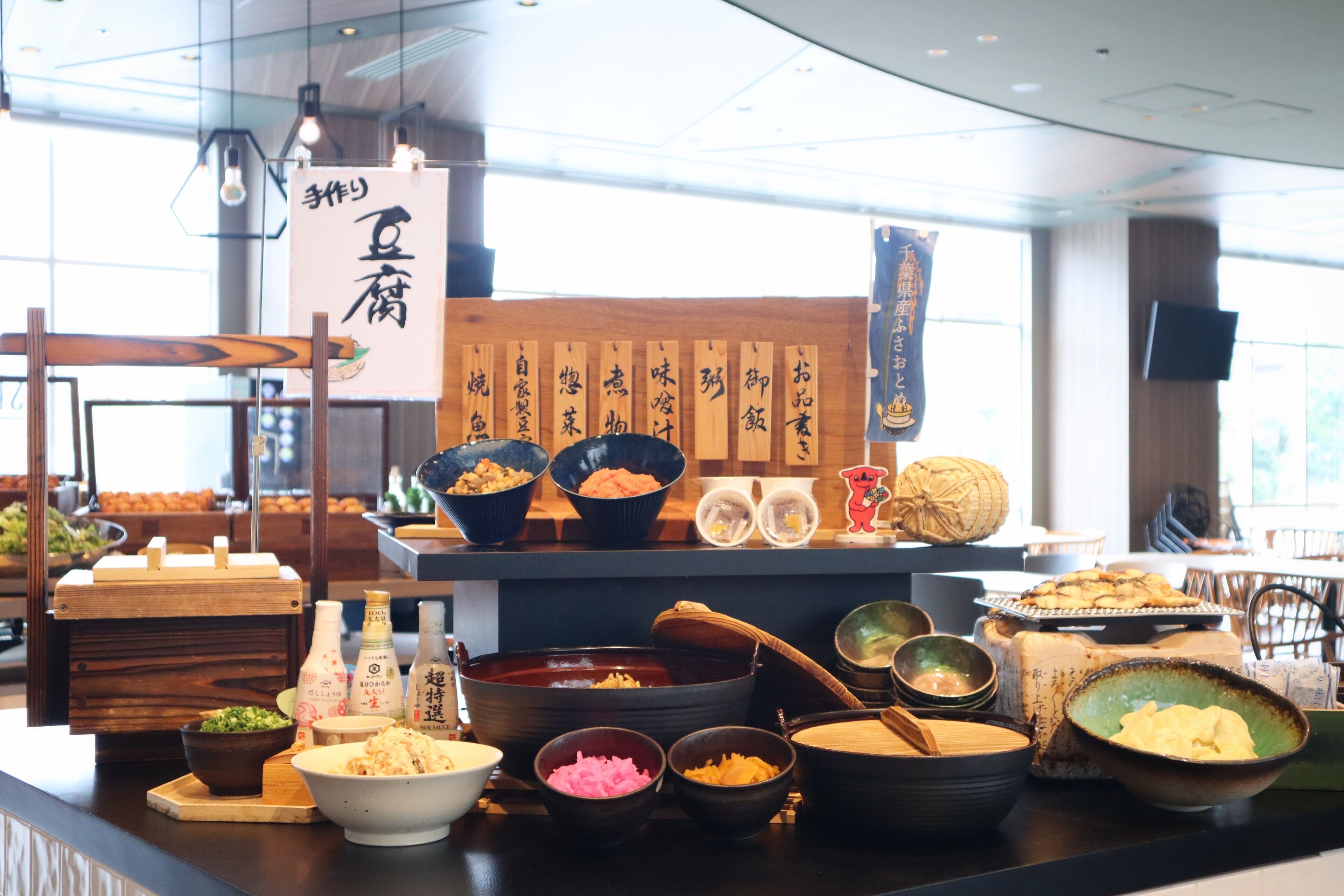 Petit déjeuner buffet (2200 JPY par personne)