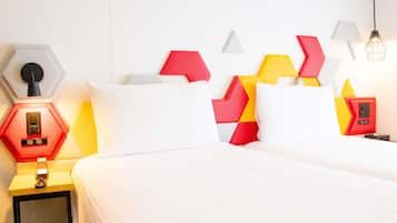 Standard Room, 2 Single Beds | Down duvets, in-room safe, blackout curtains, iron/ironing board