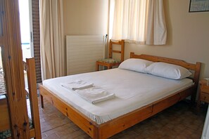 Iron/ironing board, free WiFi, bed sheets