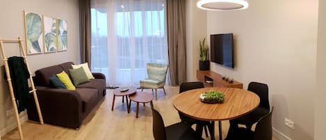 Apartment, 2 Bedrooms, Bathtub (Tree - Koscielna 33) | Living room