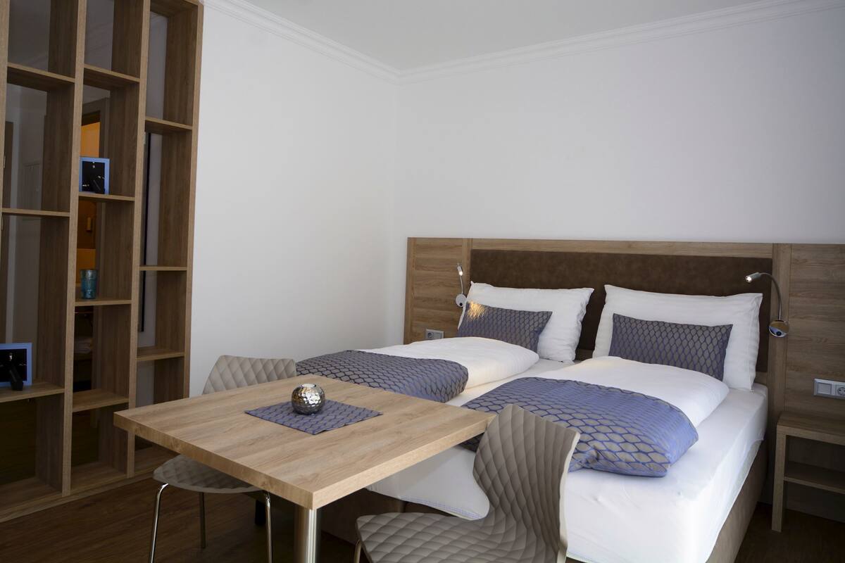 商務公寓, 1 張特大雙人床, 非吸煙房 (incl. final cleaning fee 36,00 EUR) | 高級寢具、房內夾萬、手提電腦工作空間、隔音