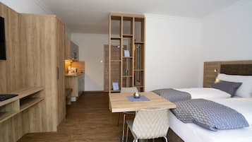 Apartamento empresarial, 1 cama King, para não fumantes (incl. final cleaning fee 36,00 EUR) | Roupas de cama premium, cofres nos quartos