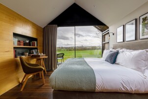 1 quarto, roupas de cama premium, cofres nos quartos, escrivaninha