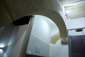 シャワー、ヘアドライヤー、ビデ、タオル