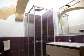 シャワー、ヘアドライヤー、ビデ、タオル