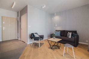 Studio Suite, 1 Bedroom (Brownie) | Living room