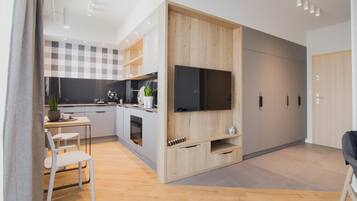 Studio Suite, 1 Bedroom (Brownie) | Private kitchenette | Fridge, microwave, oven, stovetop