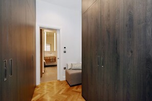 Interior - Light-Filled, Contemporary Retreat near The Ritz (London)