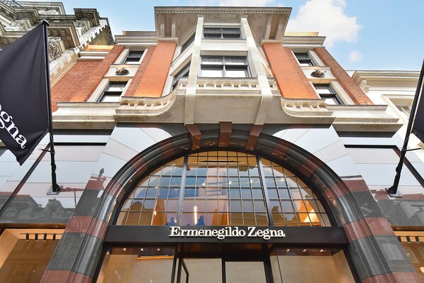 Exterior detail - Light-Filled, Contemporary Retreat near The Ritz (London)