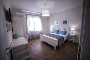 Minibar, in-room safe, individually decorated, individually furnished - Home Scala dei Turchi B&B (Realmonte)