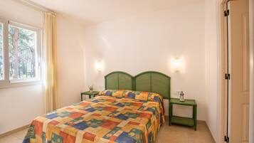 2 slaapkamers, een strijkplank/strijkijzer, gratis wifi, beddengoed