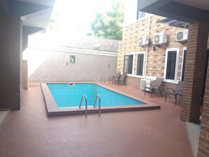 Outdoor pool - De Gladys Hotel (Enugu)