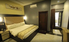 Desk, free WiFi, bed sheets - De Gladys Hotel (Enugu)
