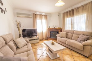 TV, caminetto