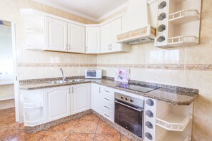 Frigorifero, microonde, forno, lavastoviglie