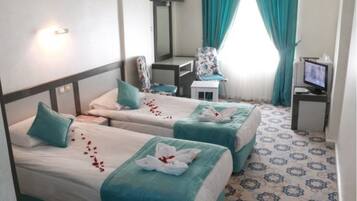 Standard Twin Room, 1 Bedroom | Free minibar, desk, free WiFi