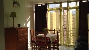 2 habitaciones, cortinas blackout y ropa de cama