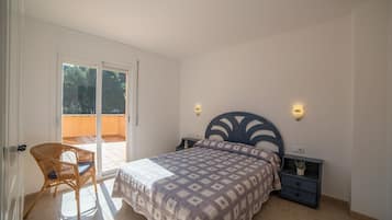 3 slaapkamers, een strijkplank/strijkijzer, gratis wifi, beddengoed