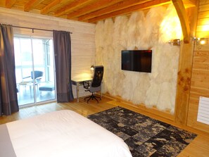 Suite (Hinnoya) | Oppholdsområde | Flatskjerm-TV