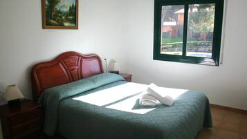 3 slaapkamers, een strijkplank/strijkijzer, gratis wifi, beddengoed