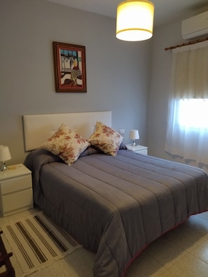 1 Schlafzimmer, Bügeleisen/Bügelbrett, Reisekinderbett, kostenloses WLAN