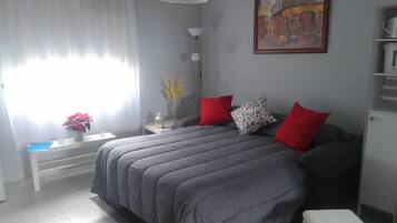 1 Schlafzimmer, Bügeleisen/Bügelbrett, Reisekinderbett, kostenloses WLAN