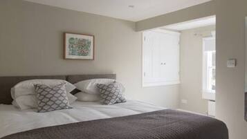 1 bedroom, desk, iron/ironing board, WiFi