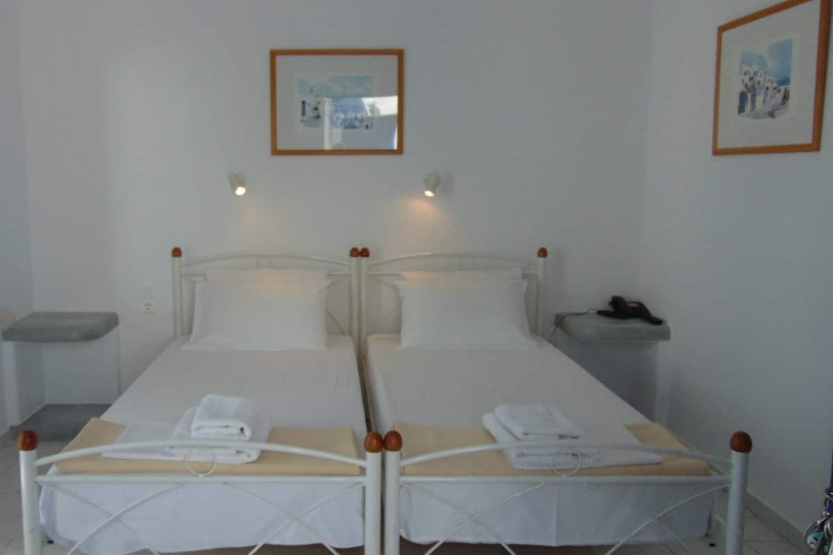 Twin Room, Kitchenette, Sea View | Desk, soundproofing, iron/ironing board, free cots/infant beds
