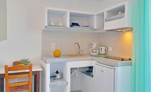 Studio, Balkon, eingeschränkter Meerblick | Eigene Kochnische | Kühlschrank, Wasserkocher mit Kaffee-/Teezubehör, Wasserkocher