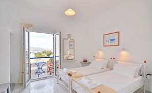 Tomannsrom – standard, 1. etasje | Skrivebord, lydisolert, strykejern/-brett og barnesenger (inkludert)