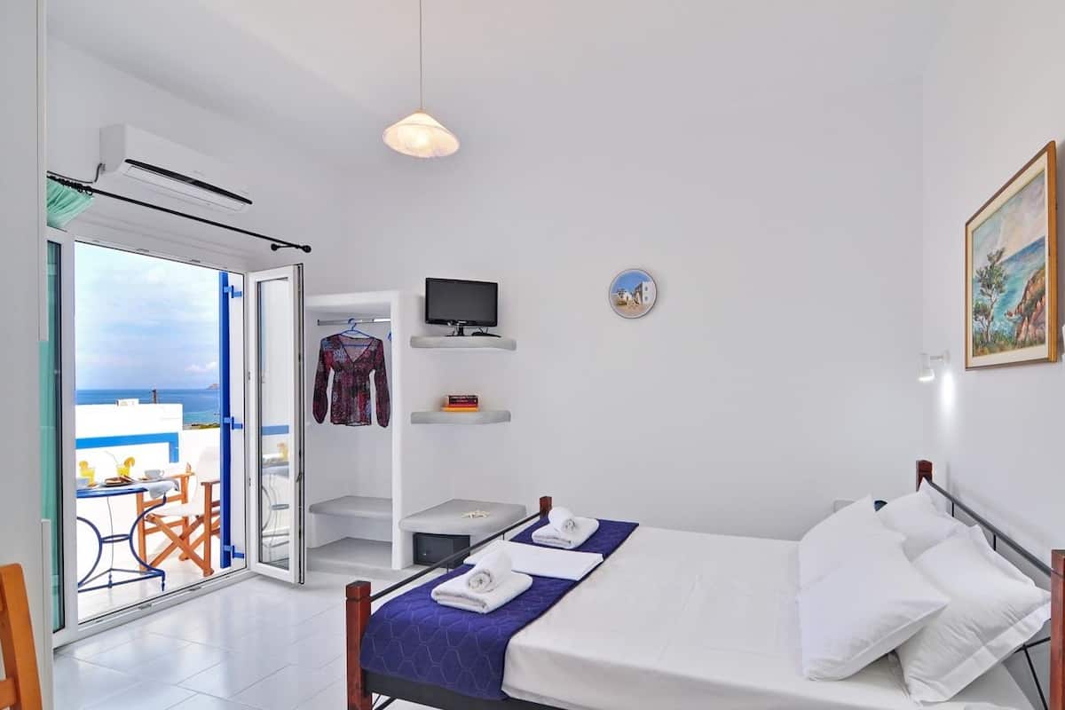 Double Room, Balcony | Desk, soundproofing, iron/ironing board, free cots/infant beds