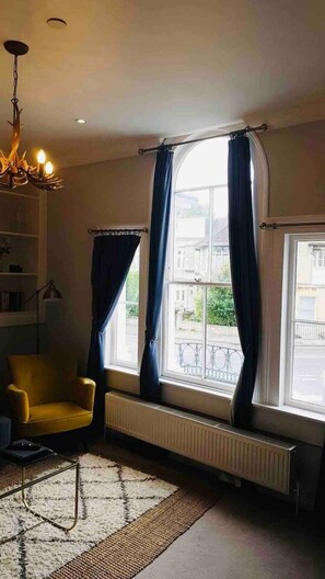 Interior - The Bath Apartments -Willoughby - The Spacious Georgian Apartment in Center of Bath! (Bath)