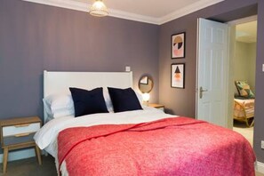 3 bedrooms, desk, soundproofing, iron/ironing board
