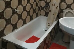 Shower, free toiletries, towels