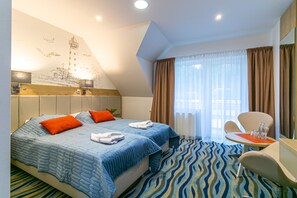 Caja de seguridad en la habitación y escritorio