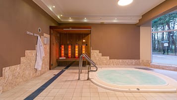 Jetted bathtub