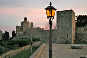 Unclassified image, 3 of 34, button