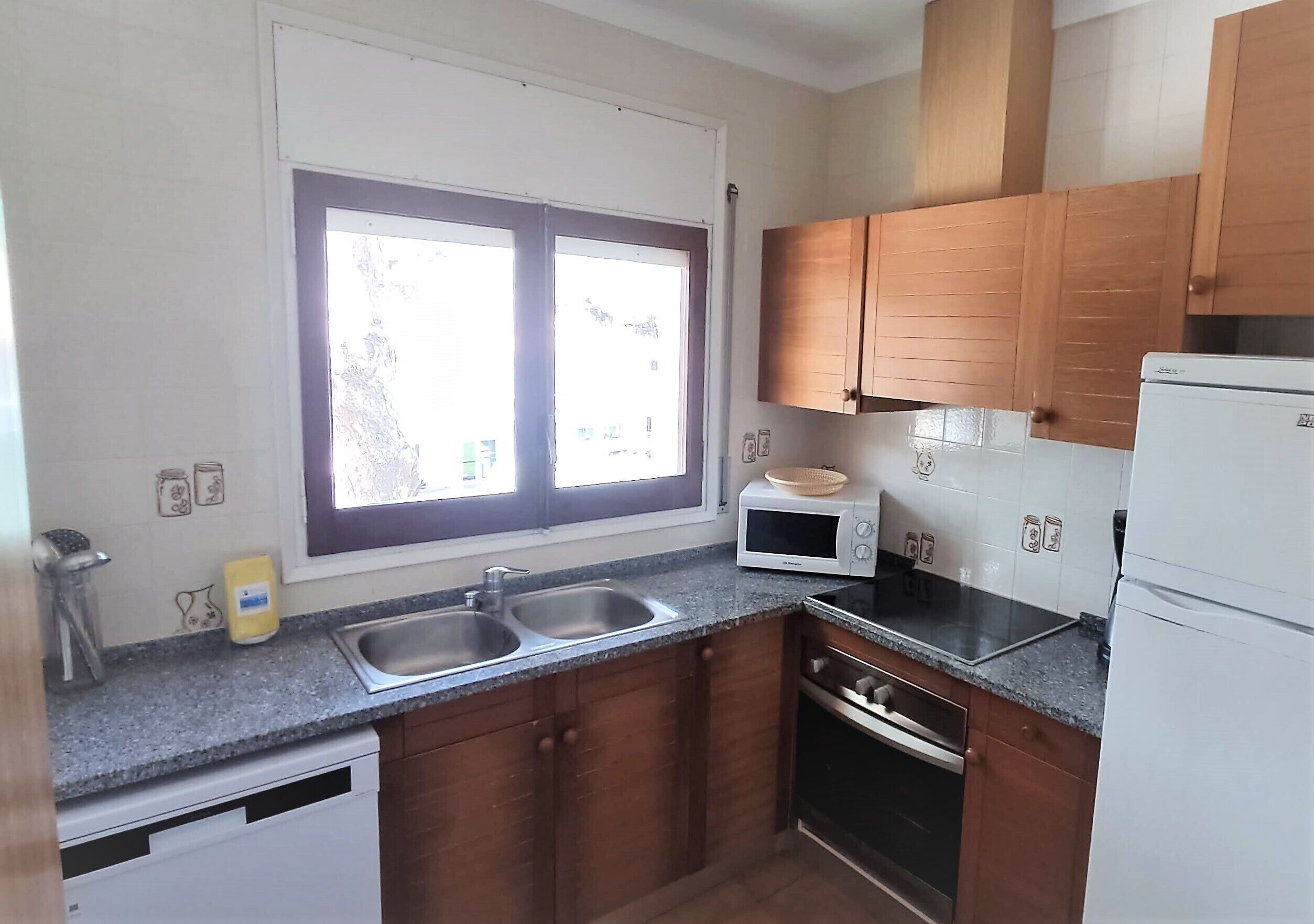 Refrigerador, microondas, horno y lavavajillas 