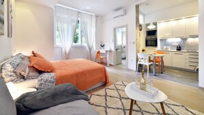 Studio Apartment | Desk, soundproofing, iron/ironing board, WiFi (free) - PARK Studio Apartment (Zagreb)