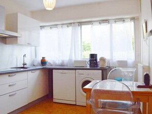 Kjøleskap, mikrobølgeovn, ovn og oppvaskmaskin