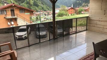 Apartment, 2 Schlafzimmer, Balkon | Balkon