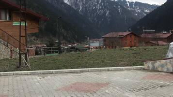 Zweibettzimmer | Blick auf den Garten