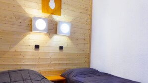 2 bedrooms, WiFi (free), bed sheets