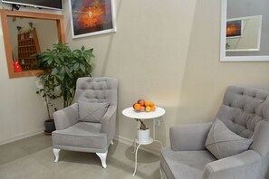 Télévision LED de 24 pouces avec chaînes par satellite, télévision